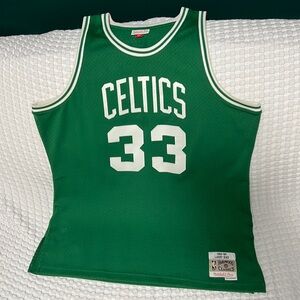 XL Larry Bird 1985-1986 Mitchell & Ness jersey. Lightly worn & well maintained.